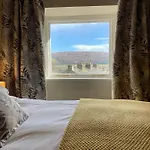 Bed & Breakfast Hall 5*