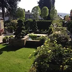 Bed & Breakfast Hall 5*
