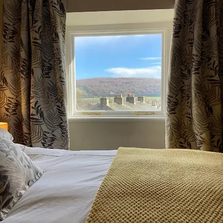 Bed & Breakfast Hall 5*