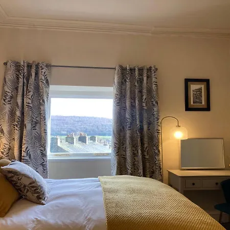 Bed & Breakfast Hall